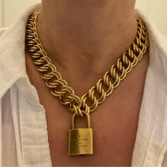 Louis Vuitton lock and key choker - Picture 6 of 10